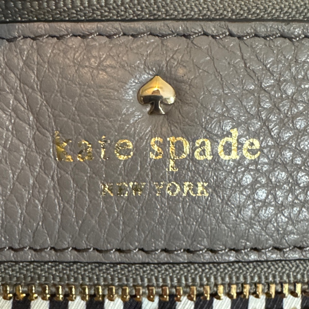 Kate Spade Charcoal Leather Wristlet NWOT - Picture 2 of 7